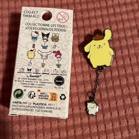Pompompurin Loungefly enamel pin - Picture 2 of 3